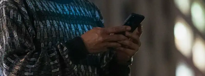 Wie finde ich heraus, ob mein Handy abgehört wird?